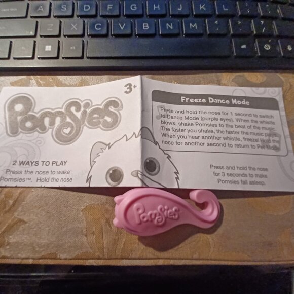 Pomsies Brush & Instructional Sheet - Picture 2 of 4